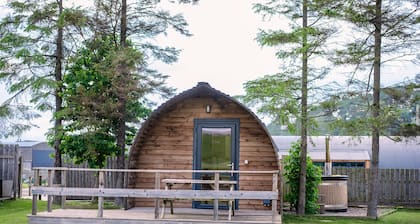 Groß-Hot Tub-Kabine-Ensuite mit Dusche