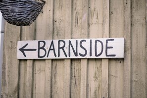 A directional sign with the word "BARNSIDE" and an arrow pointing left.