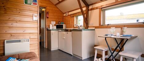 Coffee/tea maker, fridge, microwave, stovetop