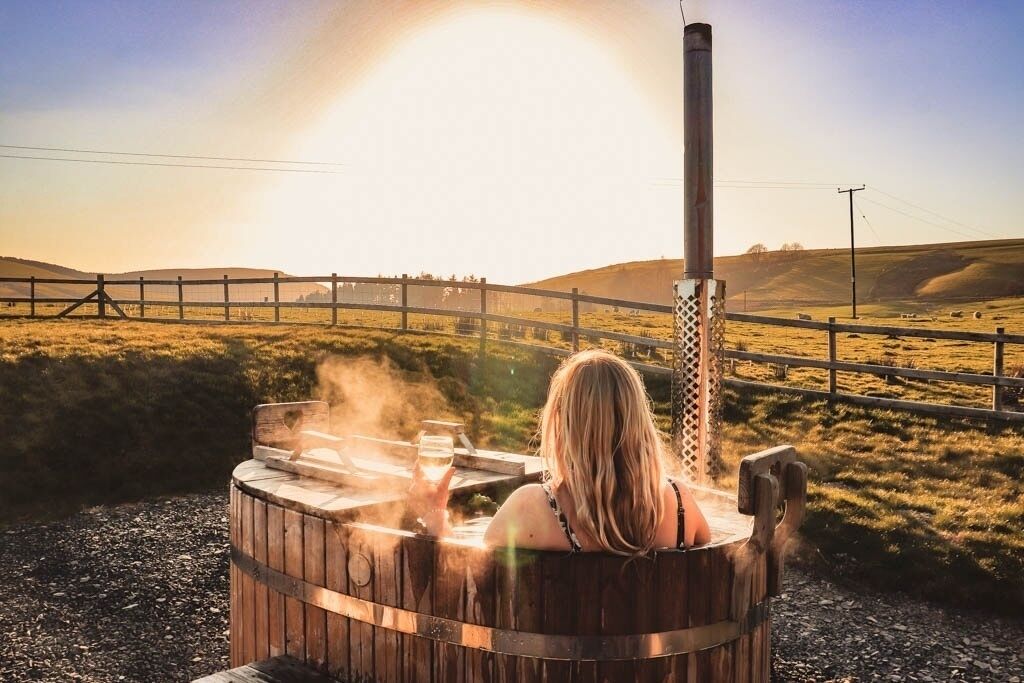 Hot Tub / whirlpool bath (Outdoor)