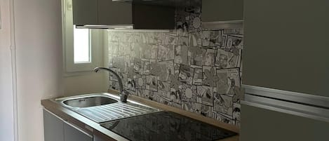 Apartment | Private kitchen | Fridge, oven, coffee/tea maker, electric kettle