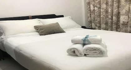 5-beds apartment with AC, WiFi, Smart TV # Meknes