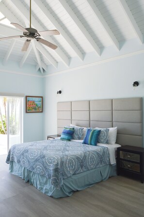 4 chambres, coffres-forts dans les chambres, fer et planche à repasser