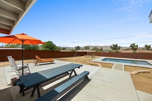 Outdoor dining - Bonanza in the Desert - POOL & Grill! (Yucca Valley)