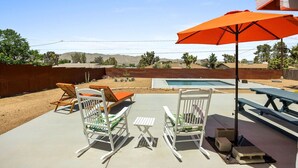 Outdoor dining - Bonanza in the Desert - POOL & Grill! (Yucca Valley)