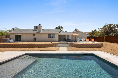 Bonanza in the Desert - POOL & Grill!