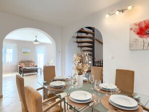 Apartment | Dining - Villa in Galizana With Bubble Bath (Vodnjan)