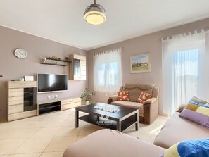 Apartment | Living area | Fireplace - Villa in Galizana With Bubble Bath (Vodnjan)