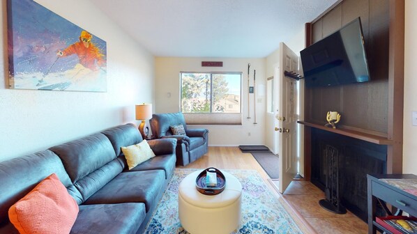 Smart TV y chimenea 
