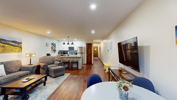 Smart TV, fireplace - Close to Lifts | Fireplace | WiFi | Wren 202A (Angel Fire)