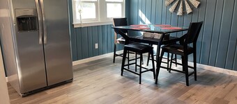 Charming 3-bedroom Farmhouse in Baker