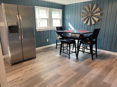 Charming 3-bedroom Farmhouse in Baker