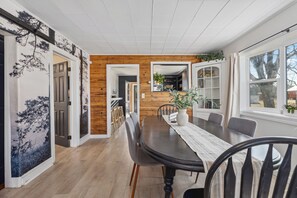 Dining - Welcome to the Black Loon. A charming 3-bedroom Mountain Bike home in Crosby (Crosby)