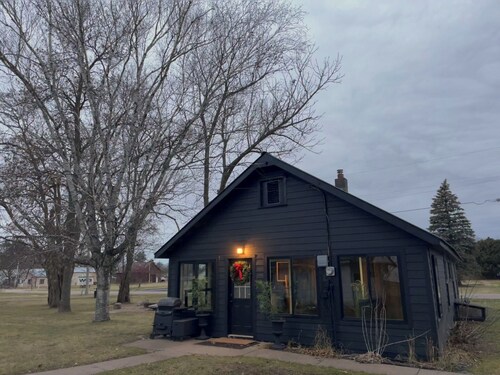 Welcome to the Black Loon. A charming 3-bedroom Mountain Bike home in Crosby