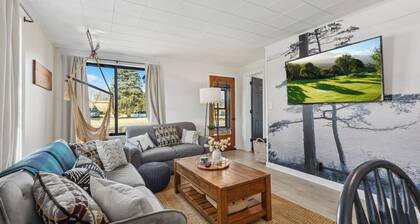 Welcome to the Black Loon. A charming 3-bedroom Mountain Bike home in Crosby