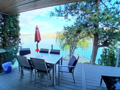 Seclusion Bay Resort 14. Lux Lake Beachfront End Cabin sleeps 8 on Okanagan Lake
