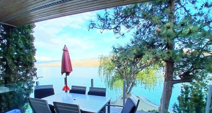 Seclusion Bay Resort 14. Lux Lake Beachfront End Cabin sleeps 8 on Okanagan Lake