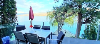 Seclusion Bay Resort 14. Lux Lake Beachfront End Cabin sleeps 8 on Okanagan Lake