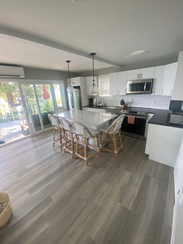 Microwave, oven, stovetop, dishwasher