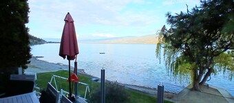 Seclusion Bay Resort 14. Lux Lake Beachfront End Cabin sleeps 8 on Okanagan Lake