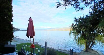 Seclusion Bay Resort 14. Lux Lake Beachfront End Cabin sleeps 8 on Okanagan Lake