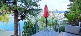 Seclusion Bay Resort 14. Lux Lake Beachfront End Cabin sleeps 8 on Okanagan Lake