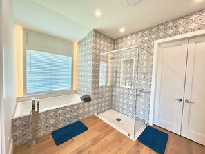 Shower, jetted tub, hair dryer, towels