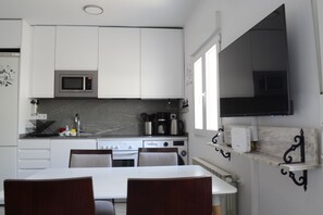 Micro-ondes, four, plaque de cuisson