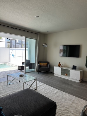 Smart TV - 3-bedroom house in Orlando close to Disney with Customizable children's room (Clermont)