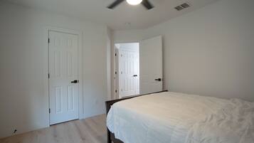 4 bedrooms, free WiFi, bed sheets