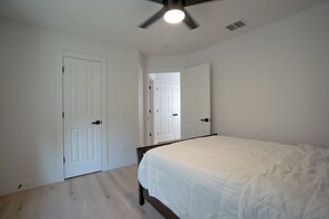 4 habitaciones, wifi gratis y ropa de cama