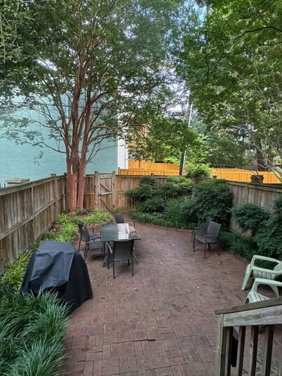 Charming Garden Ensuite in delightful Richmond with WiFi