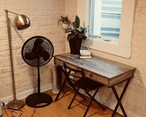 Interior - Charming Garden Ensuite in delightful Richmond with WiFi (Richmond)