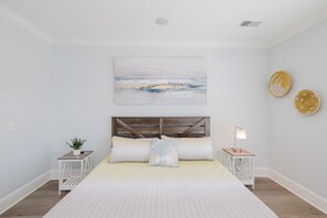 4 habitaciones, tabla de planchar con plancha, wifi y ropa de cama