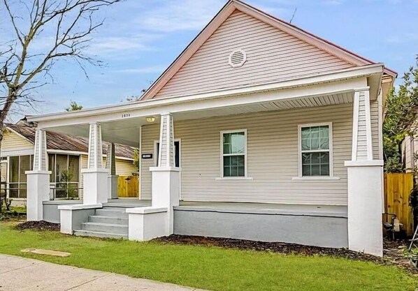 Exterior - Beautiful southern home with modern amenities located in a prime location. (Augusta)