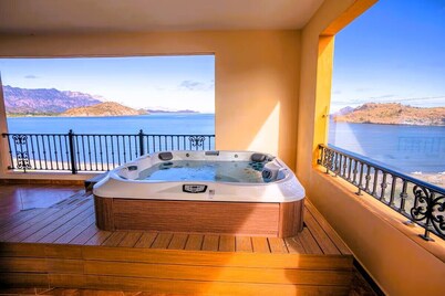 BREATHTAKING Two Bedroom Oceanfront Penthouse, Large Terrace, Private Hot Tub.