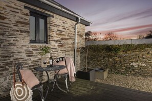 Outdoor dining - Trebyre - Pet Friendly Barn Conversion (Padstow)