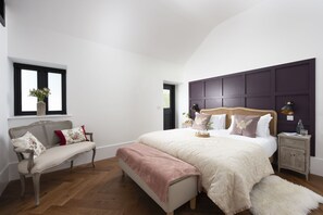 4 slaapkamers, een strijkplank/strijkijzer, internet, beddengoed