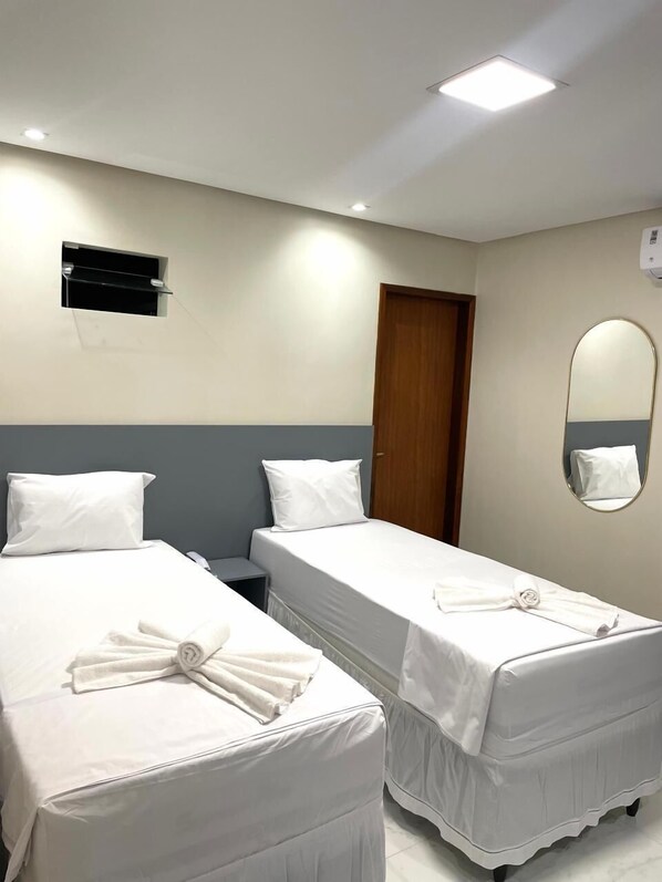 Comfort Twin Room | Desk, laptop workspace, blackout drapes, iron/ironing board