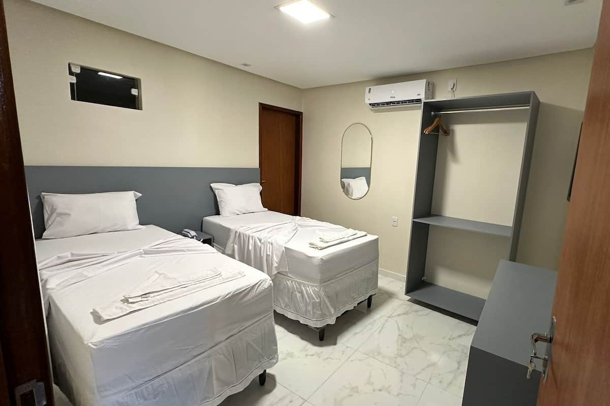 Comfort Twin Room | Desk, laptop workspace, blackout drapes, iron/ironing board