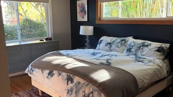 4 quartos, cofres nos quartos, escrivaninha