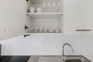 Fridge, microwave, oven, dishwasher - Blueground | Prenzlauer Berg, elevator, furnished (Berlin)