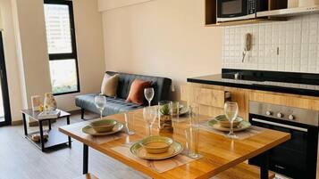 Superior Apartment, Patio, Courtyard View | Private kitchen | Fridge, microwave, oven, stovetop