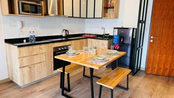 Fridge, microwave, oven, stovetop