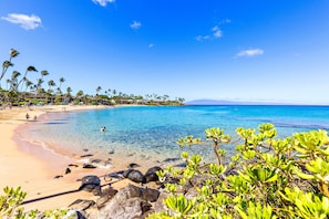 Beach nearby - Newly updated island hideaway in charming Napili (Napili)