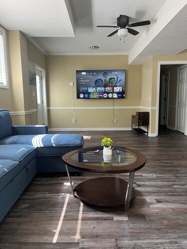  2-bedroom Duplex with AC, WiFi in delightful Dalton