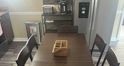 2-bedroom Duplex with AC, WiFi in delightful Dalton