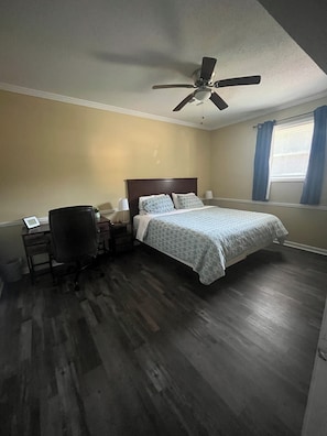 2 quartos, ferros/tábuas de passar roupa, Wi-Fi, roupa de cama