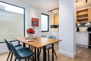 Dining - Modern Duplex – Cozy Bedrooms and Stylish Design (Greater London)