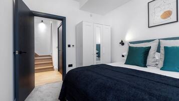 2 camere, una scrivania, ferro/asse da stiro, culla da viaggio